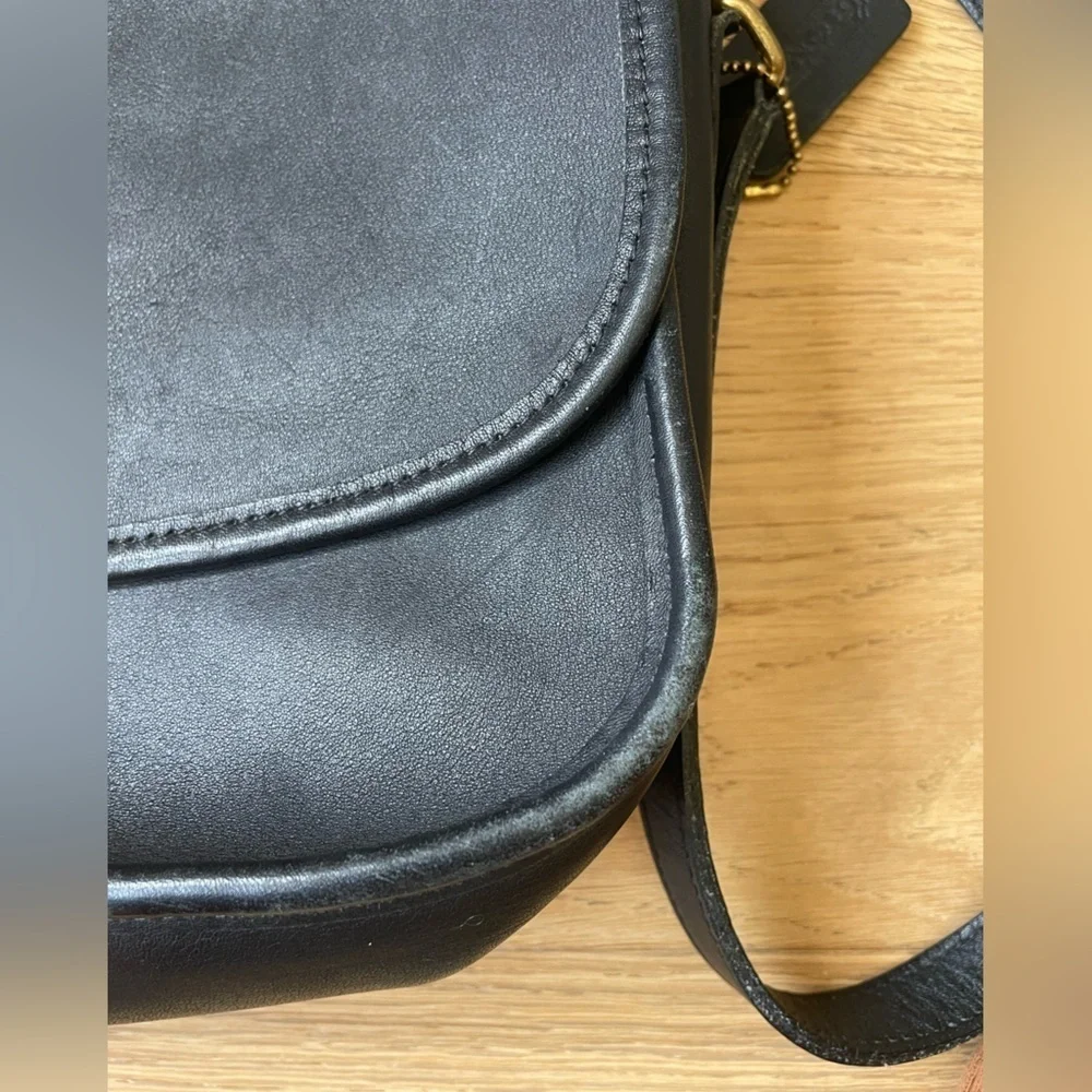 Coach vintage 90’s city crossbody bag